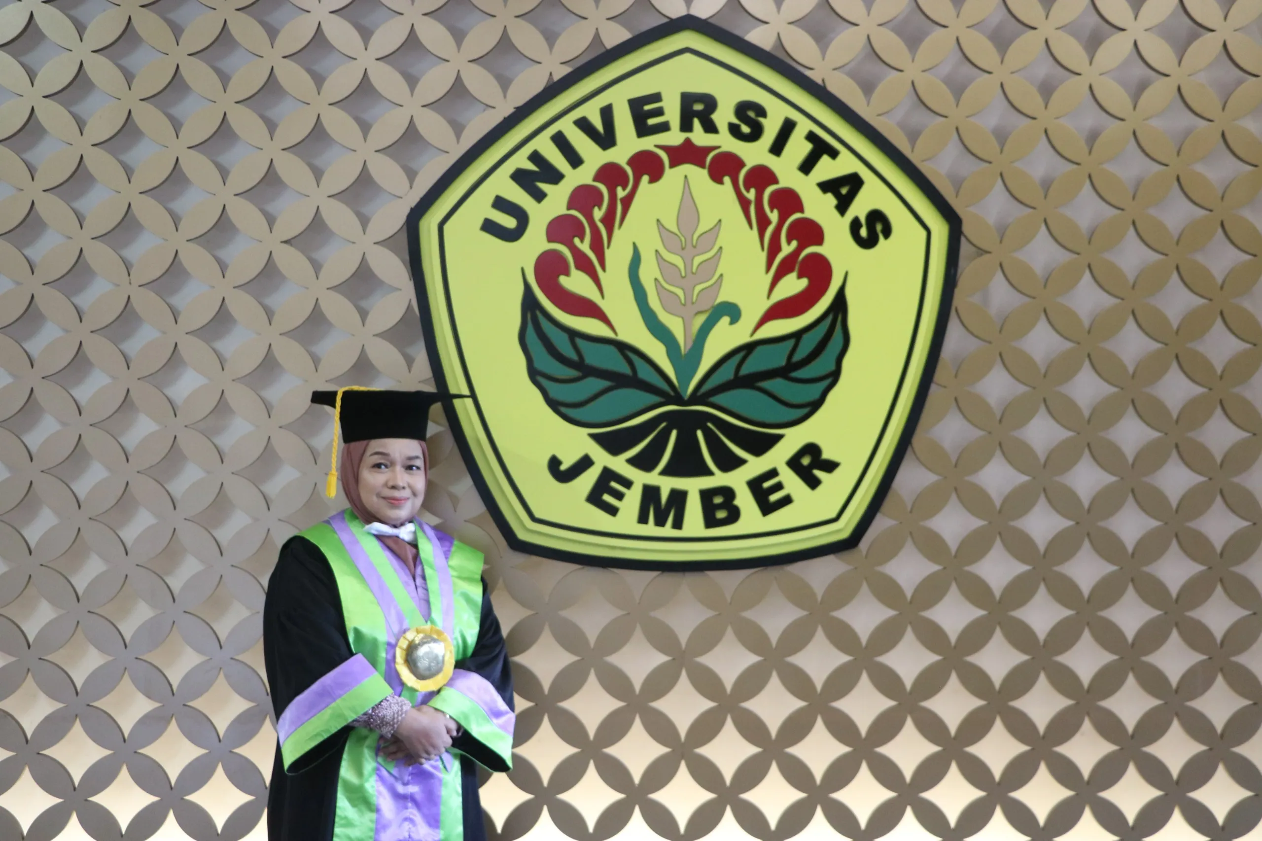 UNEJ Kukuhkan Guru Besar Entomologi, Prof. Jekti Soroti Peran Strategis Serangga Industri
