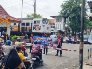 KAI Daop 9 Jember Kampanyekan Disiplin di Perlintasan Sebidang