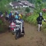 Viral! Ribuan Warga Nekat Lewati Jalur Berlumpur Jember–Banyuwangi Meski Sangat Berbahaya