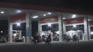 Distribusi BBM ke Jember Tersendat, Warga Menginap di SPBU Demi Dapatkan Pertalite