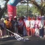 Komunitas Perempuan Kebayakan Jember Gelar Fun Berkebaya Walk di Universitas Jember