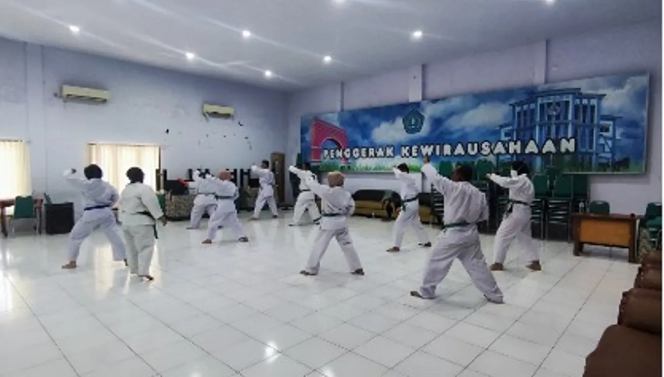 UNARS Tempa Karakter Mahasiswa Lewat Ujian Kenaikan Tingkat Karate