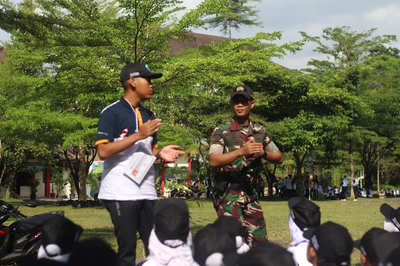 Hari Ketiga PKKMB Polije 2025, Mahasiswa Baru Dikenalkan UKM dan Disiplin Kebangsaan