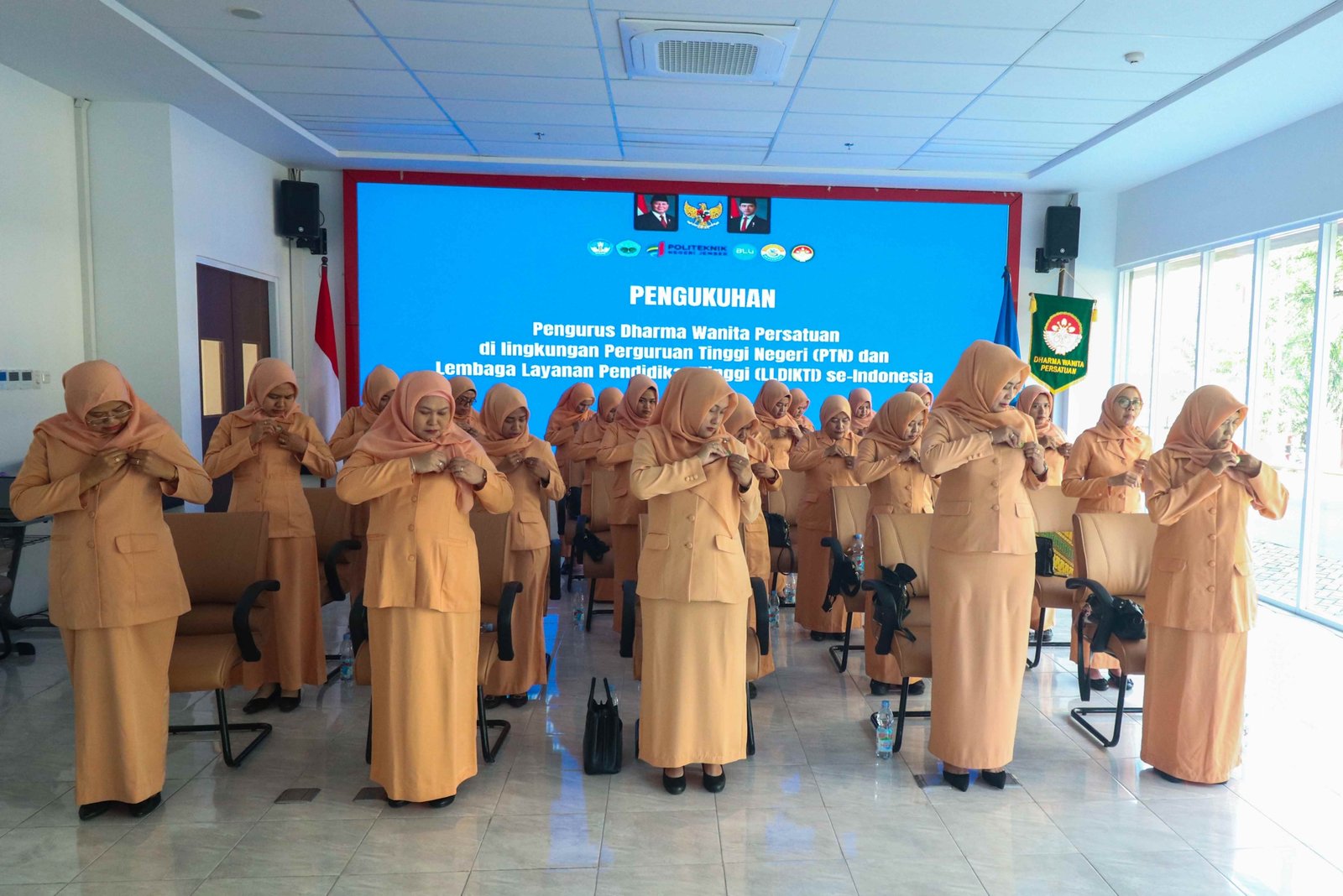 Pengurus DWP Polije Dikukuhkan oleh DWP Kemendiktisaintek, Fokus pada Pemberdayaan Perempuan