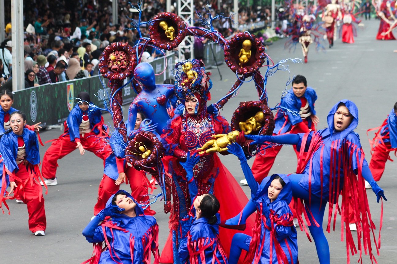 Jember Kembali Memukau Dunia Lewat Jember Fashion Carnaval 2025