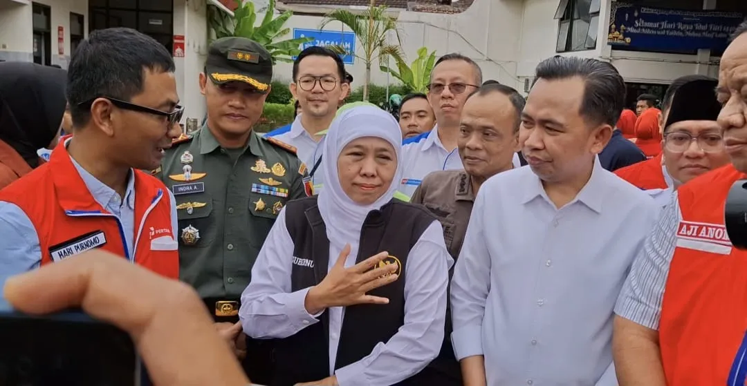 Gubernur Khofifah Tinjau Pemulihan BBM dan Kebutuhan Pokok di Jember