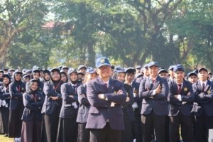 Rektor UNEJ Sambut 9.085 Mahasiswa Baru di PKKMB 2025
