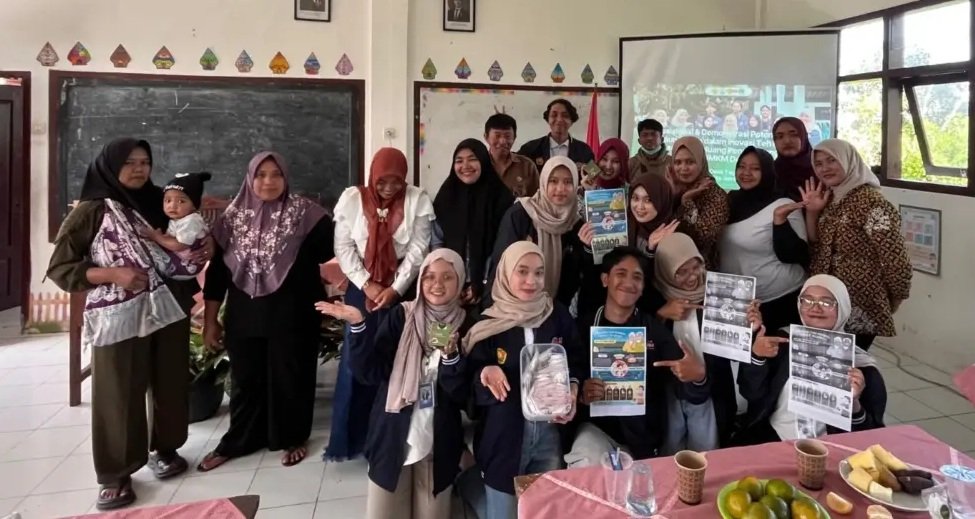 Mahasiswa KKN Ubah Daun Durian Jadi Teh Herbal Penurun Asam Urat