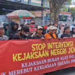 Ratusan Warga Gelar Aksi Jember Against Corruption, Tuntut DPRD dan Kejaksaan Transparan