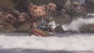 Tiga Perahu Nelayan di Puger Jember Karam Diterjang Ombak Besar