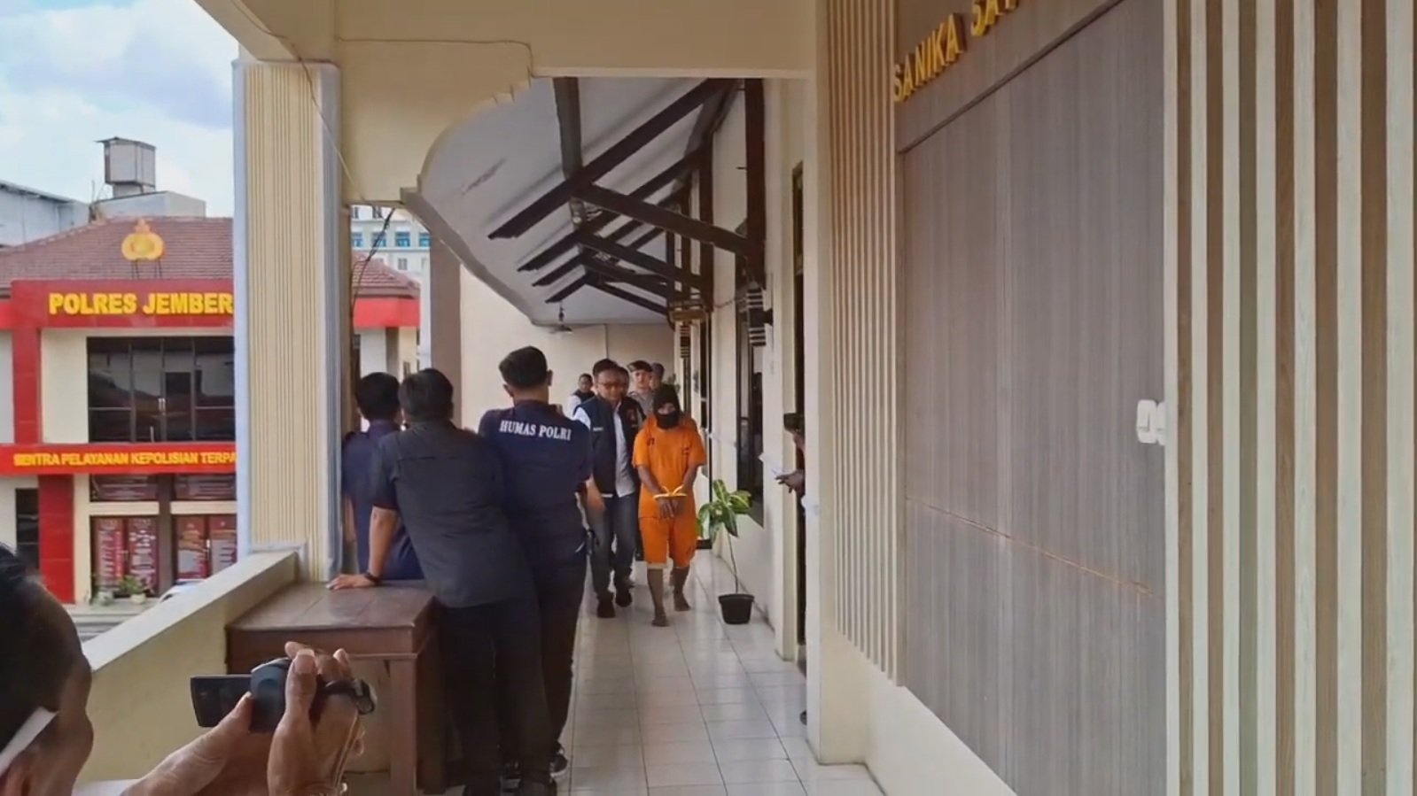 Polisi Tangkap Dua Pengedar Uang Palsu di Jember, Puluhan Juta Rupiah Disita