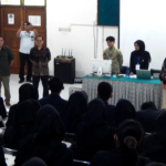 Wakil Rektor III dan Ketua Senat UNEJ Tinjau Pelaksanaan PKKMB FMIPA 2025