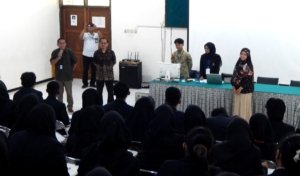 Wakil Rektor III dan Ketua Senat UNEJ Tinjau Pelaksanaan PKKMB FMIPA 2025