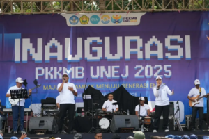 Inaugurasi Meriah Tutup PKKMB UNEJ 2025, Rektor: Jangan Lelah Mencintai Indonesia