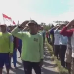 Petani Jeruk di Jember Hentikan Panen untuk Gelar Upacara HUT ke-80 RI di Kebun