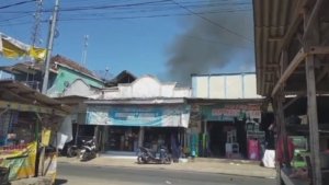 Ledakan Gas Picu Kebakaran Enam Rumah di Jember