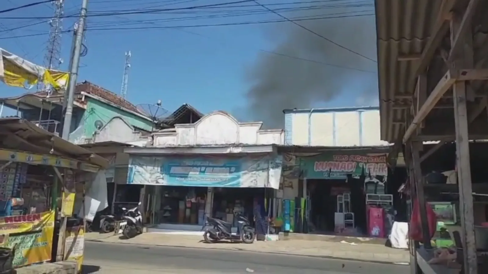 Ledakan Gas Picu Kebakaran Enam Rumah di Jember