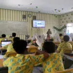 Polije Dorong Penguatan Smart Classroom di SMPN 4 Jember