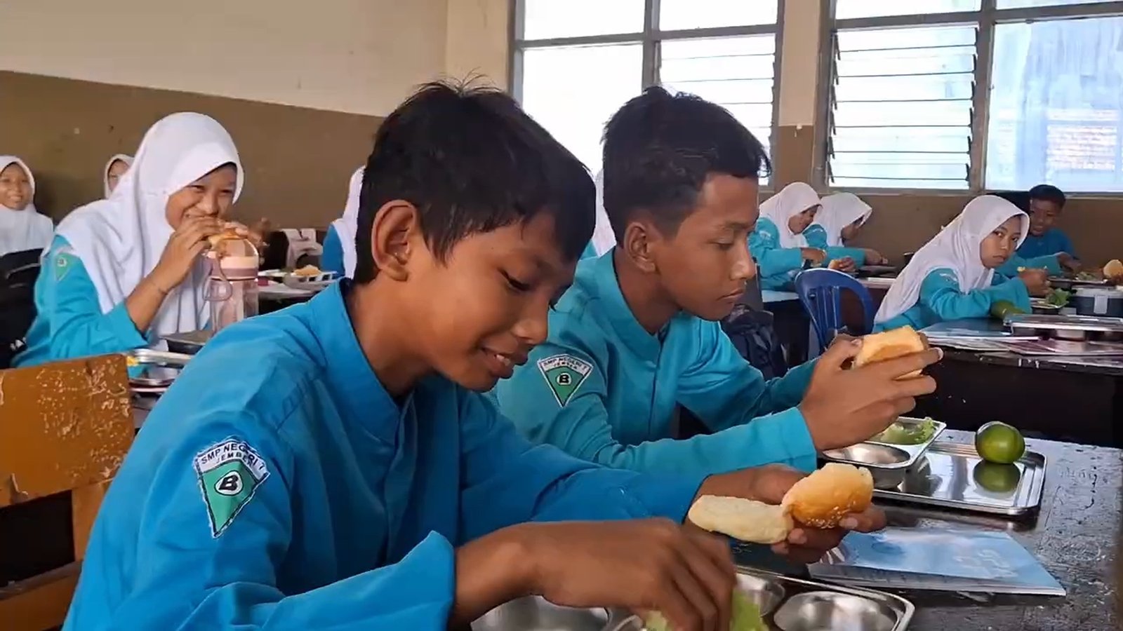 Siswa Jember Lebih Suka Hamburger daripada Nasi