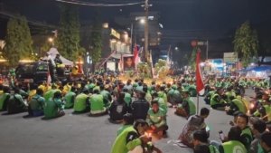 Ratusan Ojol di Jember Gelar Aksi Demo Tuntut Keadilan atas Kematian Rekan Mereka