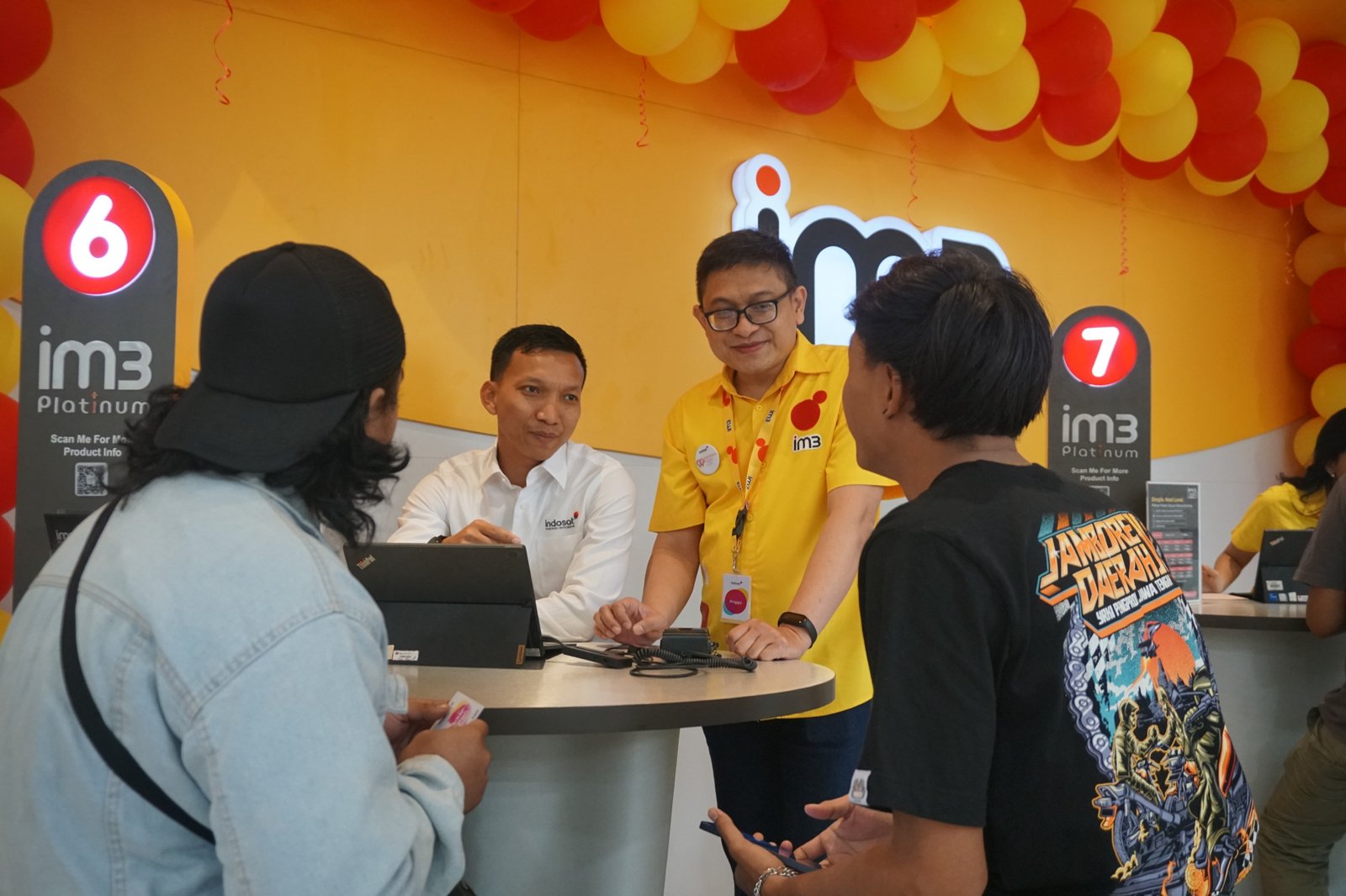 Rayakan Harpelnas 2025, Indosat Region Jawa Timur Beri Hadiah Spesial untuk Pelanggan