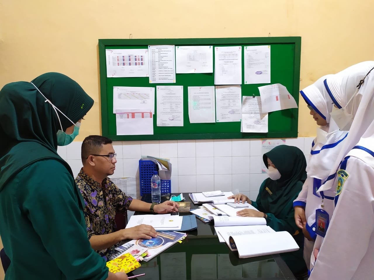 Penelitian UNEJ Ungkap Rokok Tingkatkan Risiko Katarak