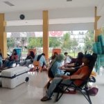 Pegawai Kalisat dan Warga Antusias Donor Darah