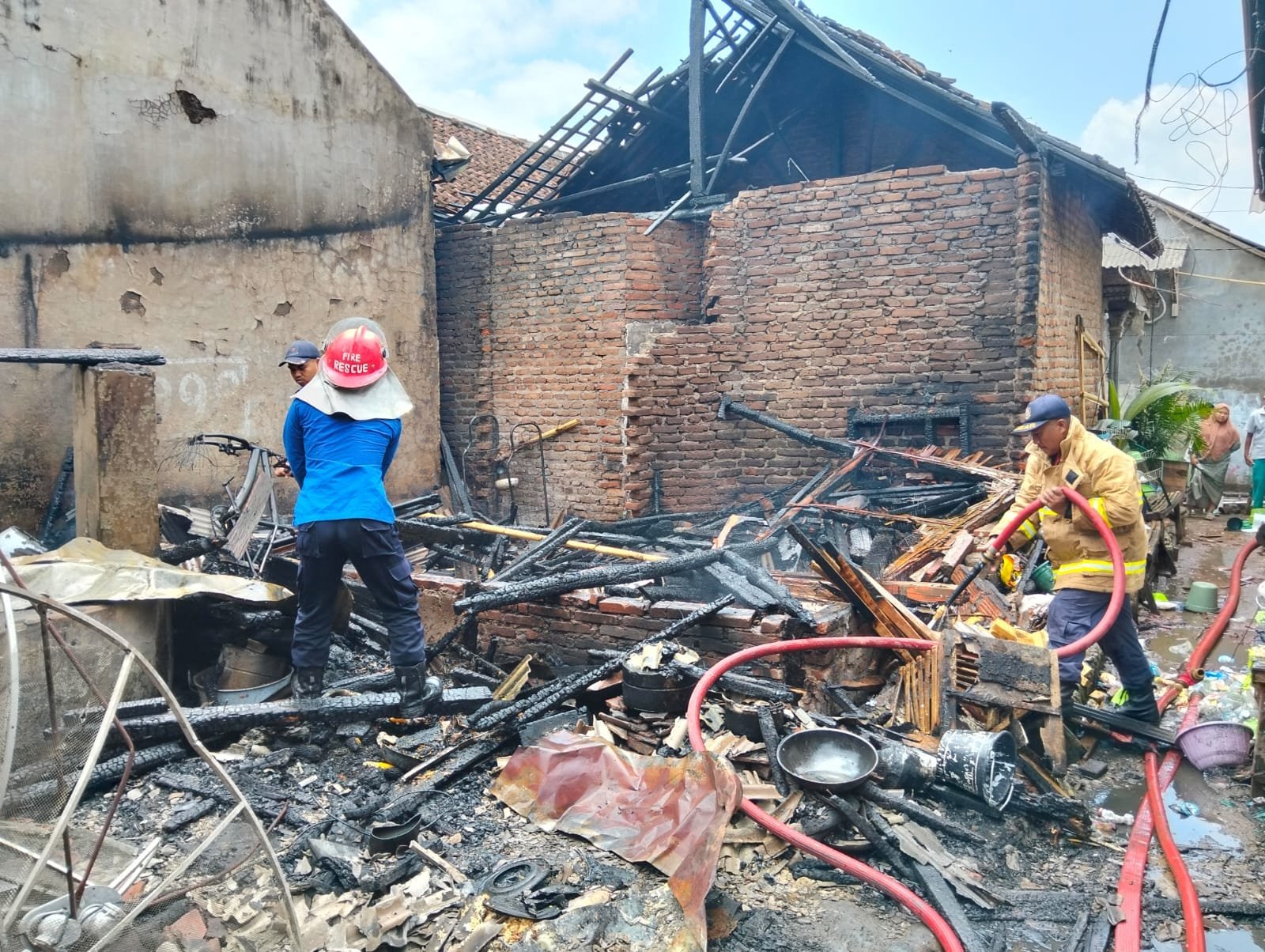 Kebakaran di Silo Hanguskan Tujuh Rumah, Damkar Gerak Cepat