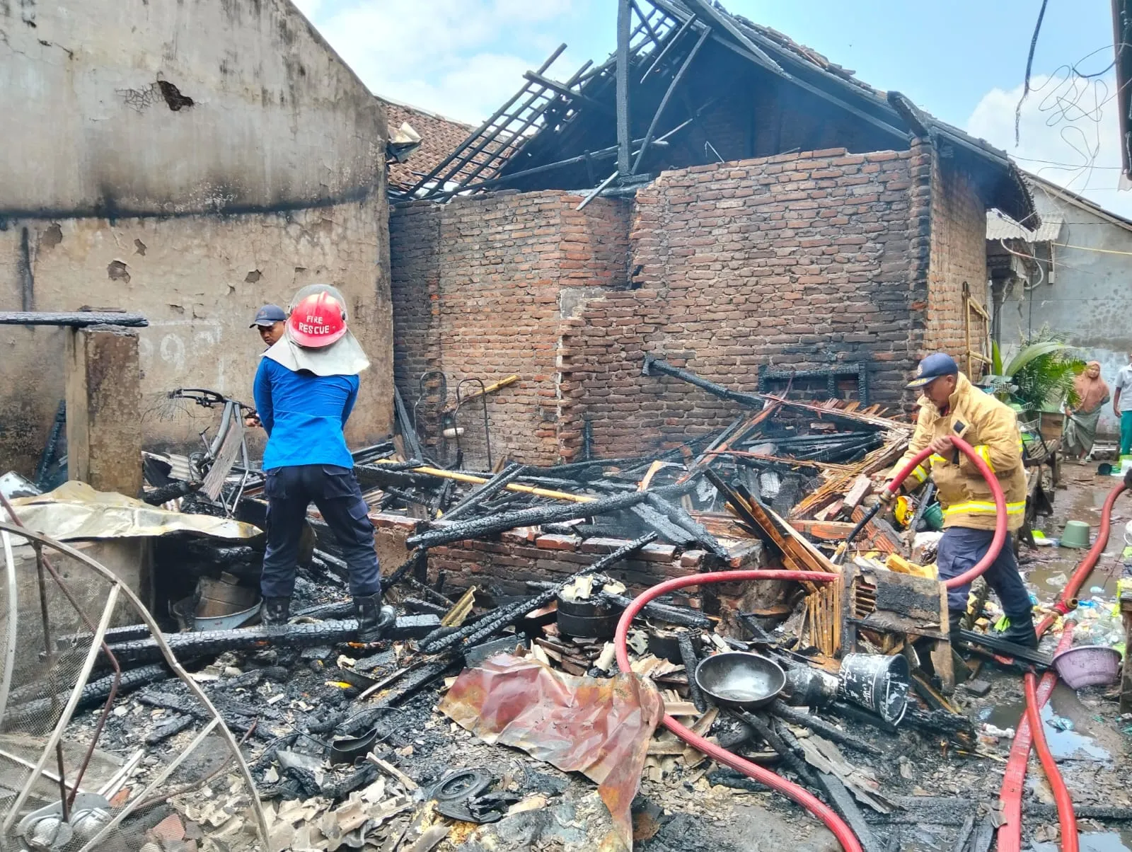 Kebakaran di Silo Hanguskan Tujuh Rumah, Damkar Gerak Cepat