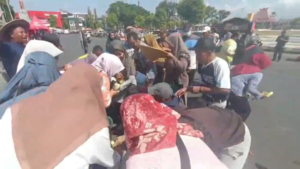 Aksi Bagi Sayur Gratis di Jember, Potret Ironi Petani di Hari Tani Nasional