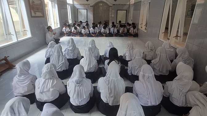 Ratusan Siswa SMP 11 Jember Gelar Doa Bersama untuk Kedamaian NKRI