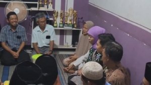 Khofifah Kunjungi Keluarga Korban Bus Maut Jember
