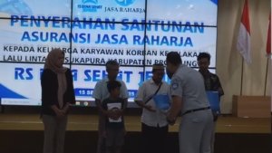 Jasa Raharja Serahkan Santunan Korban Bus Maut Bromo di Jember