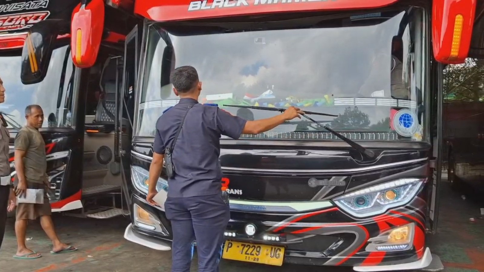 Satlantas dan Dishub Jember Gelar Ramp Check Armada Bus