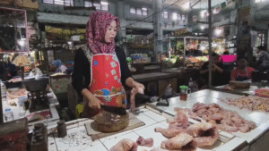 Harga Daging Ayam di Jember Naik Tajam, Penjualan Pedagang Lesu