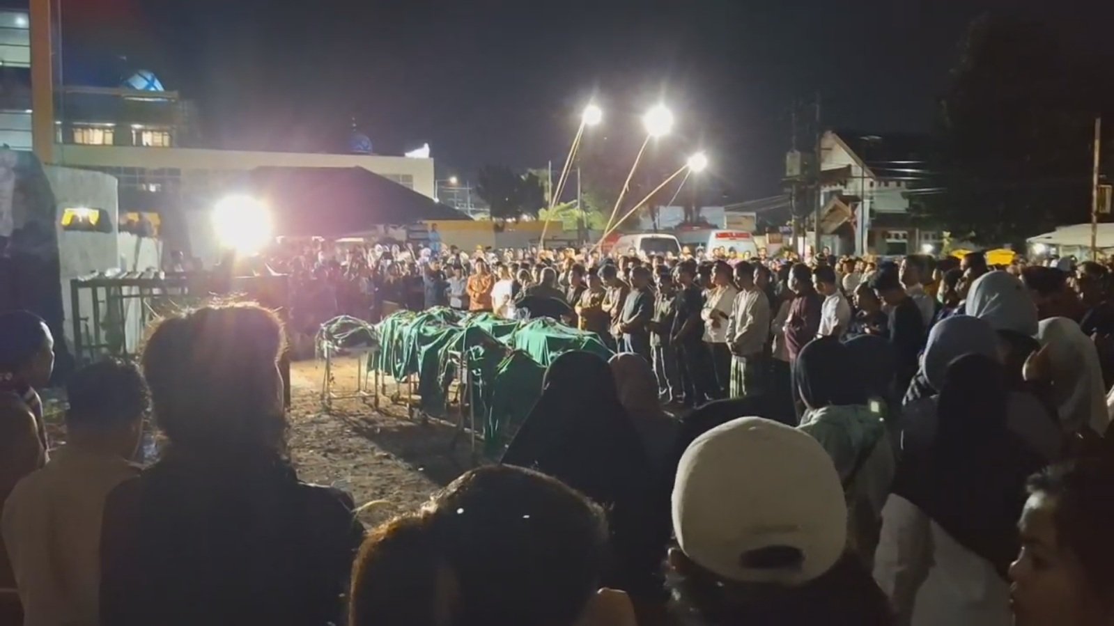 Jenazah Korban Bus Probolinggo Tiba di RSBS Jember