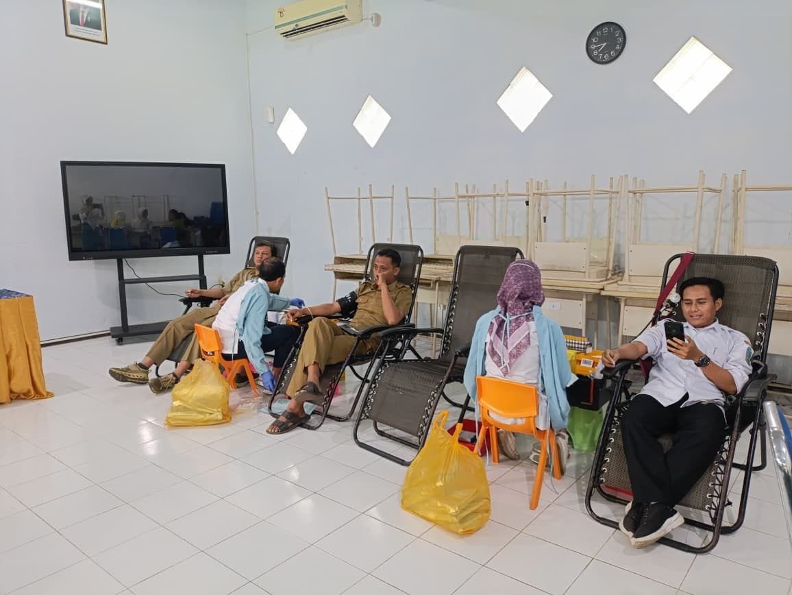 Donor Darah Rutin PMR SMKN 2 Jember Hasilkan 25 Kantong