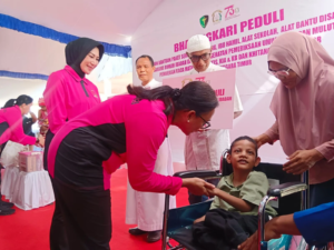 Bhayangkari Salurkan 5.000 Bansos dan Gelar Bakti Kesehatan NTT