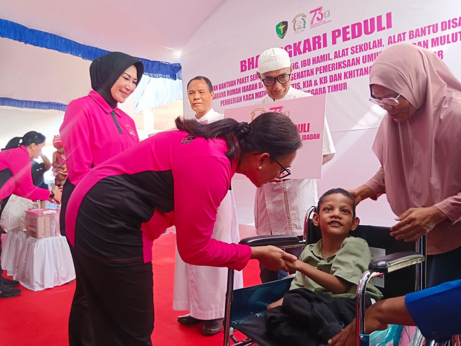 Bhayangkari Salurkan 5.000 Bansos dan Gelar Bakti Kesehatan NTT