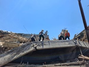 Brimob Polda Jatim Perkuat Evakuasi Ponpes Al Khoziny