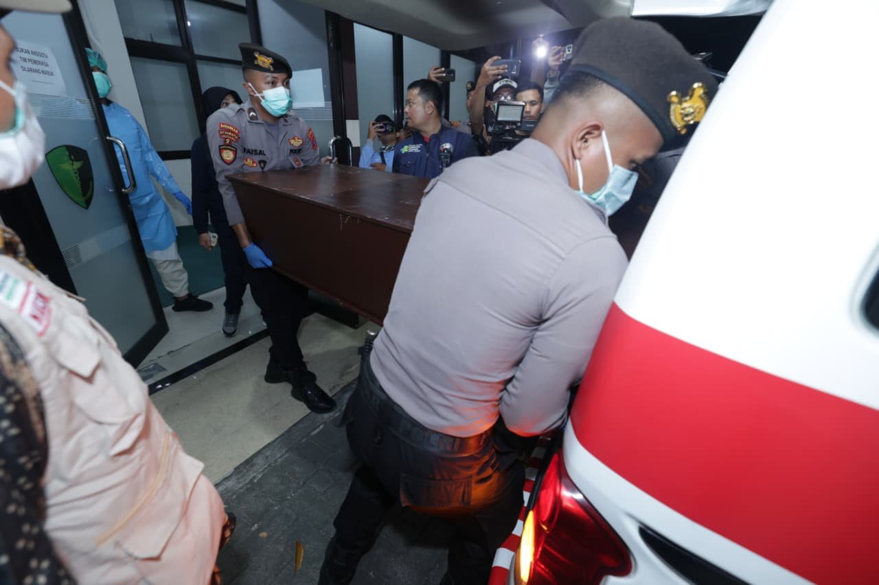 Polda Jatim Serahkan Tiga Jenazah Santri Korban Ponpes Al Khoziny