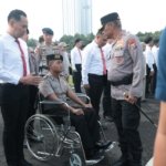 Kapolda Jatim Beri Penghargaan 263 Personel dan KPLB Bripda Ahmad Ricky