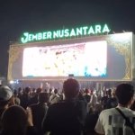 Ribuan Warga Jember Nonton Bareng Timnas di Alun-Alun Jember