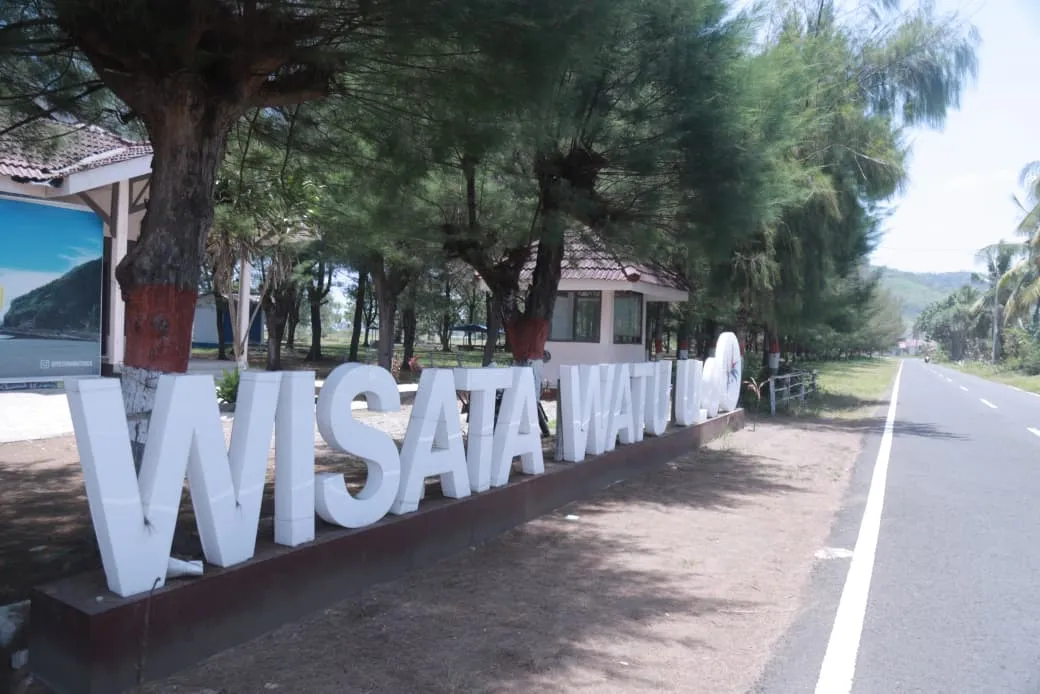Watu Ulo: Di Antara Laut, Legenda, dan Rahasia yang Terjaga