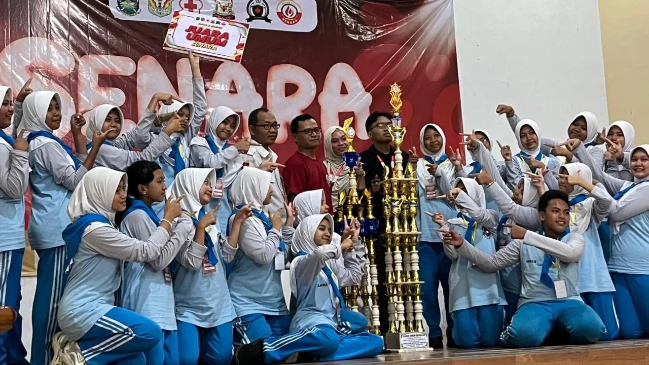 PMR Madya SMPN 4 Jember Raih Juara Umum Lomba Senara 2025