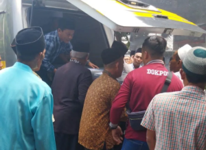 Polres Gresik Antar Jenazah Pahlawan Devisa dengan Ambulans Gratis