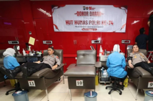 Polda Jatim Gelar Donor Darah Peringati HUT Humas Polri ke-74