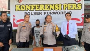 Polisi Amankan Pria Bawa Sajam Jenis Belati Cundrik