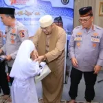 Humas Polri Santuni 100 Anak Yatim Setelah Khataman HUT