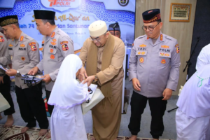 Humas Polri Santuni 100 Anak Yatim Setelah Khataman HUT